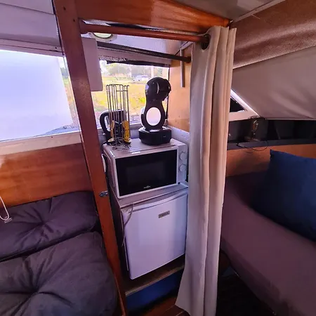 Bateau ספינת מלון *